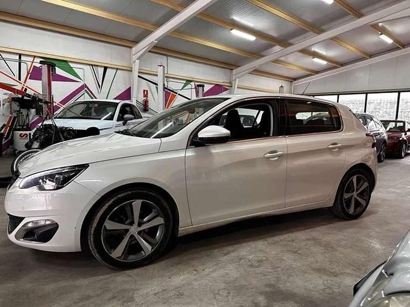 Usado Peugeot 308 Allure 125 CV (91 kW) 2015 Utilitario