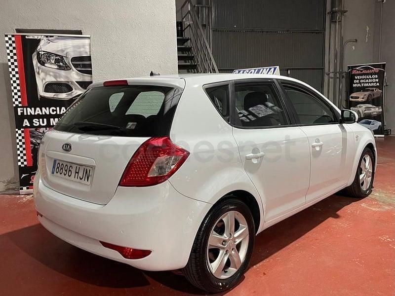 Usado Kia Ceed Plus 105 CV (77 kW) 2012 Blanco Utilitario