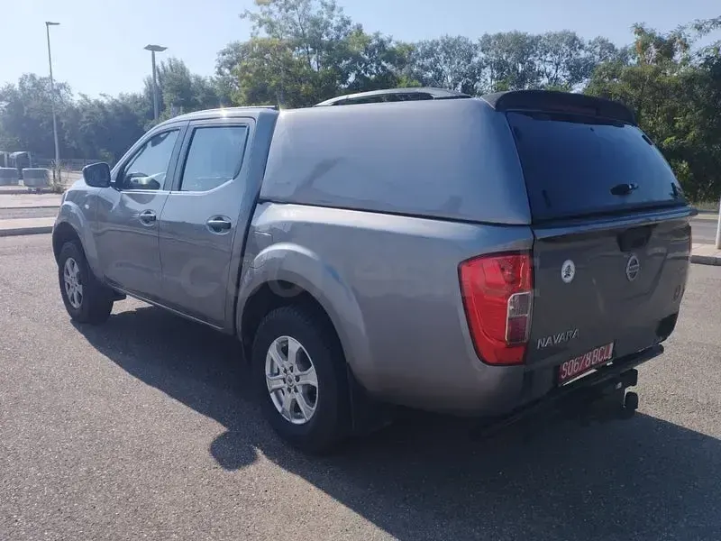 Usado Nissan Navara Visia 160 CV (117 kW) 2017 Gris / plata Pickup/Camioneta