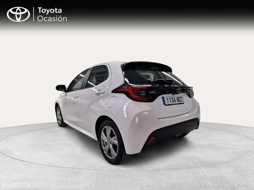 Usado Toyota Yaris Active 116 CV (85 kW) 2025 Blanco Utilitario