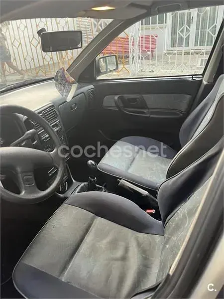 Usado Seat Cordoba 60 CV (44 kW) 1999 Gris / plata Berlina