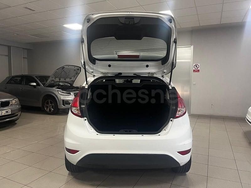 Usado Ford Fiesta Trend 75 CV (55 kW) 2016 Blanco Utilitario