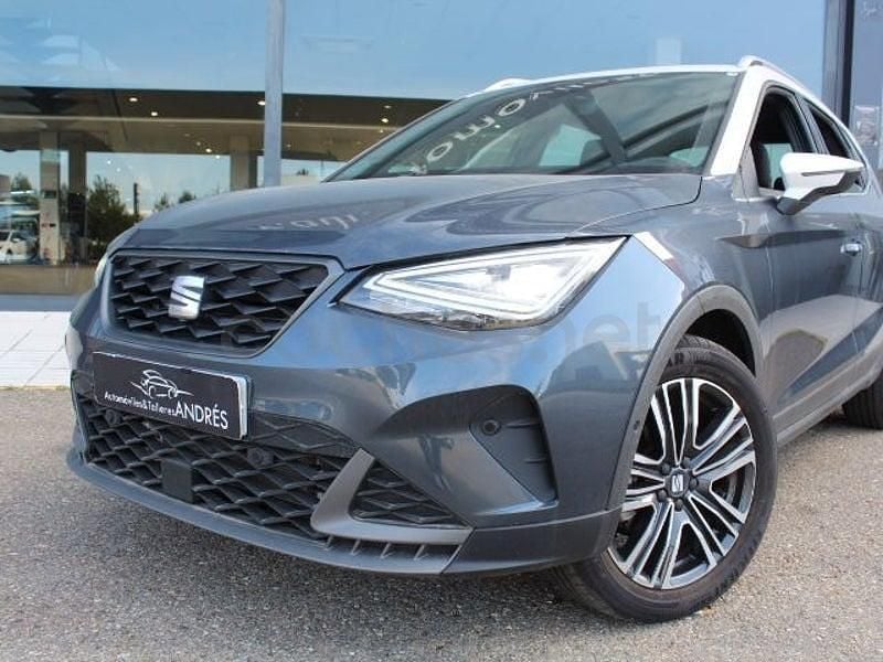 Usado Seat Arona FR 115 CV (84 kW) 2024 Gris / plata SUV