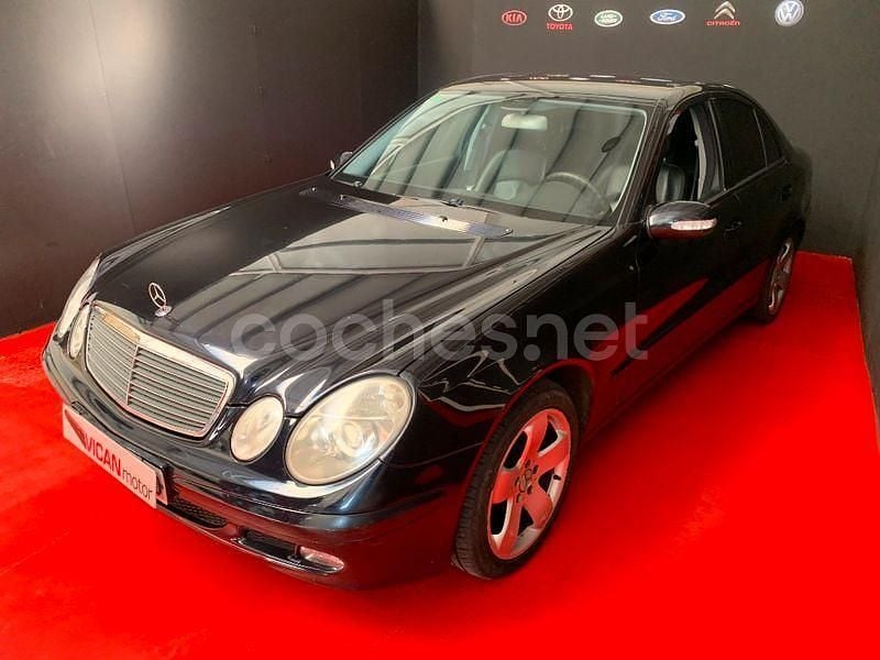 Usado Mercedes E220 Elegance 143 CV (105 kW) 2002 Negro Berlina