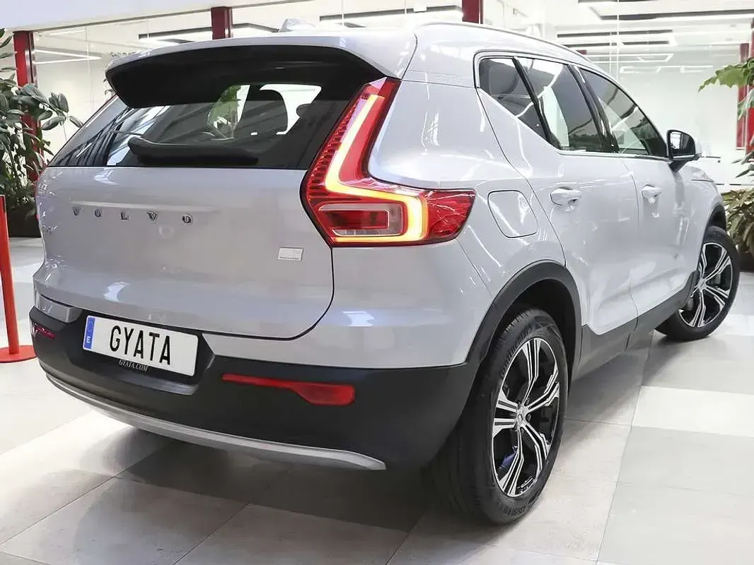 Usado Volvo XC40 Inscription 211 CV (155 kW) 2021 Plateado SUV