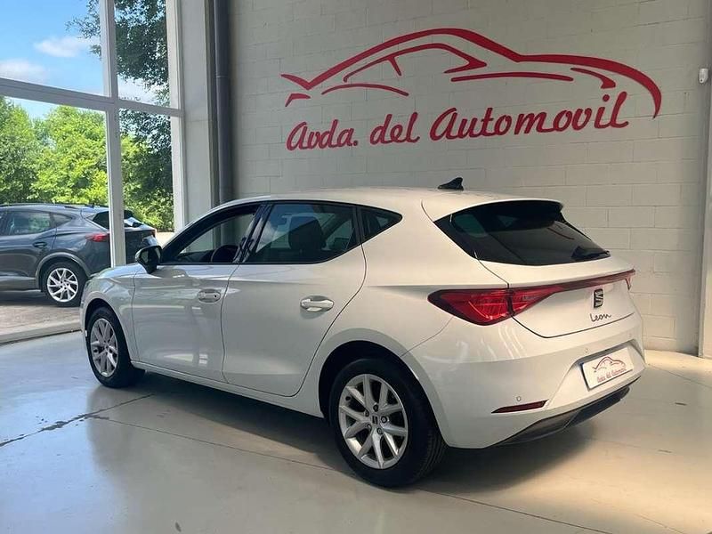 Usado Seat Leon Style 114 CV (83 kW) 2021 Blanco Utilitario