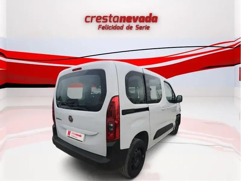 Usado Fiat Doblò 102 CV (75 kW) 2023 Blanco Monovolumen