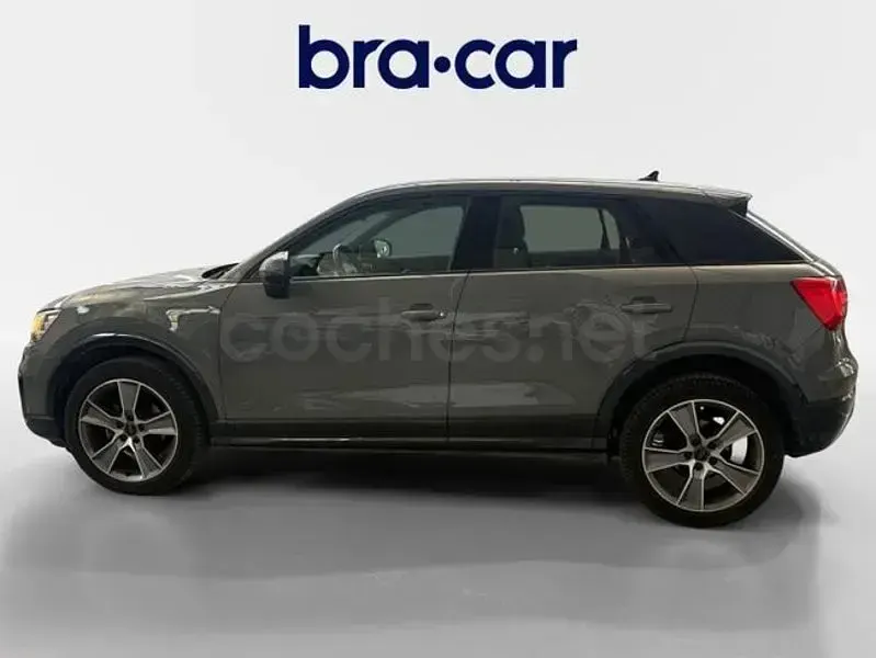 Usado Audi Q2 Design 116 CV (85 kW) 2020 Gris / plata SUV