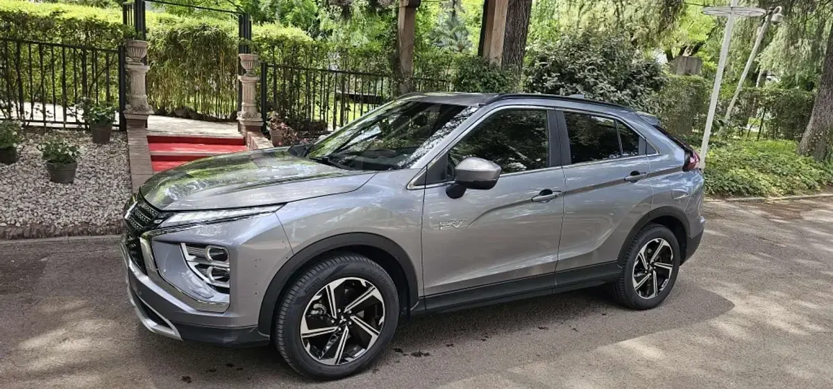 Usado Mitsubishi Eclipse Cross 188 CV (138 kW) 2024 Gris SUV