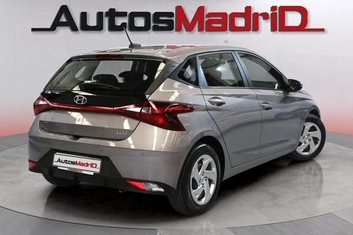 Usado Hyundai i20 101 CV (74 kW) 2022 Marrón Berlina