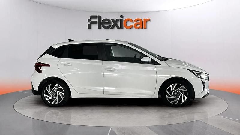 Usado Hyundai i20 101 CV (74 kW) 2024 Blanco Berlina