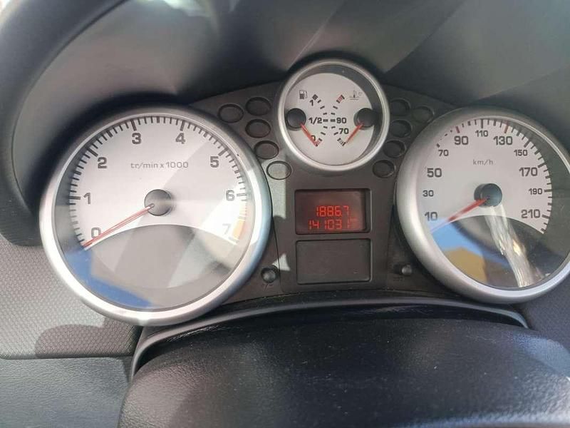 Usado Peugeot 207 75 CV (55 kW) 2007 Naranja Utilitario