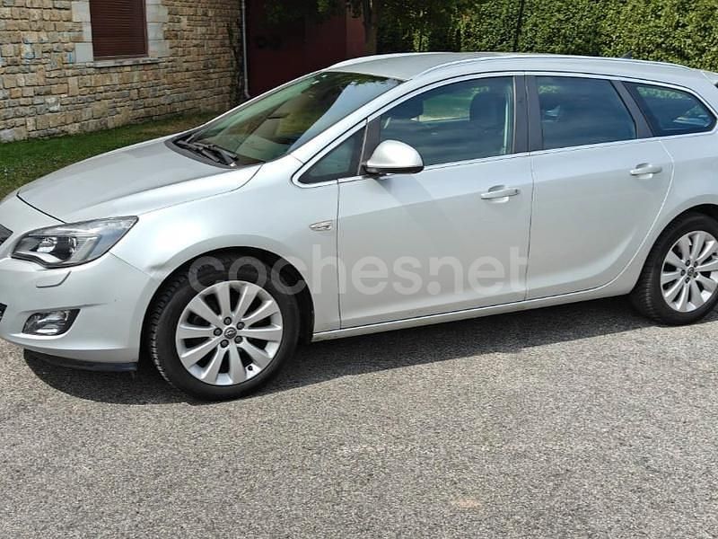 Gris / plata Usado 2012 Opel Astra Excellence Familiar | 7900 € (Caro) - Imagen 1/4