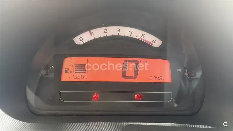 Usado Citroën C2 70 CV (51 kW) 2005 Rojo Utilitario