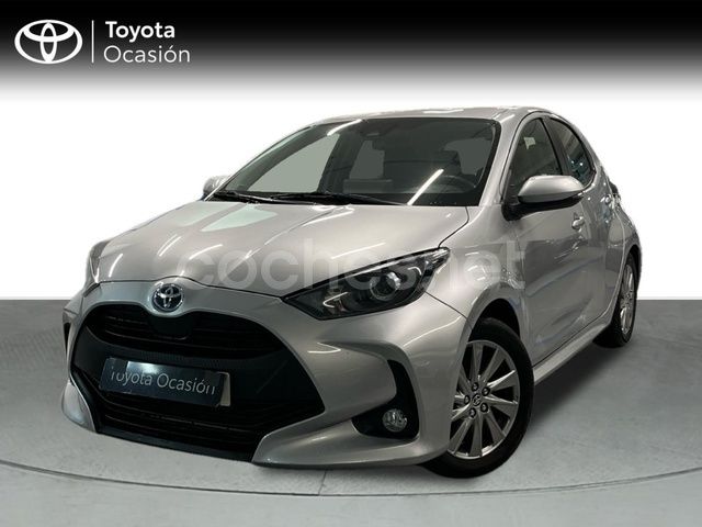 Gris / plata Usado 2024 Toyota Yaris Hybrid Active Berlina | 21.400 € (Precio justo) - Imagen 1/4