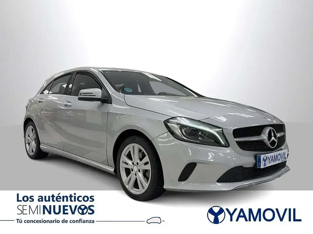 Usado Mercedes A180 Urban 122 CV (89 kW) 2016 Gris Utilitario