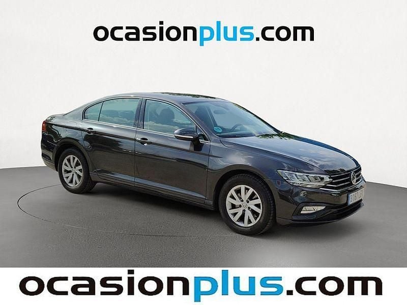 Usado VW Passat Business 120 CV (88 kW) 2019 Gris Berlina