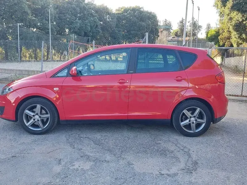 Usado Seat Altea 105 CV (77 kW) 2015 Rojo Monovolumen