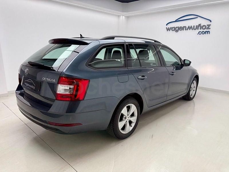 Usado Skoda Octavia Ambition 115 CV (84 kW) 2019 Gris / plata Familiar