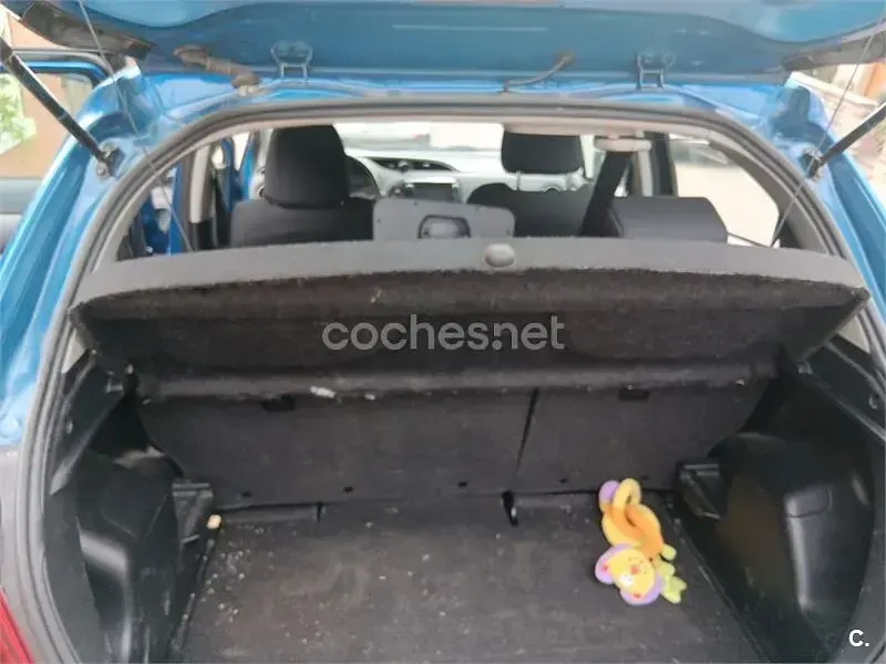 Usado Toyota Yaris Active 90 CV (66 kW) 2015 Azul Utilitario