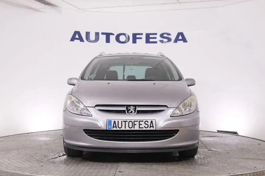 Usado Peugeot 307 136 CV (100 kW) 2004 Gris plata Familiar