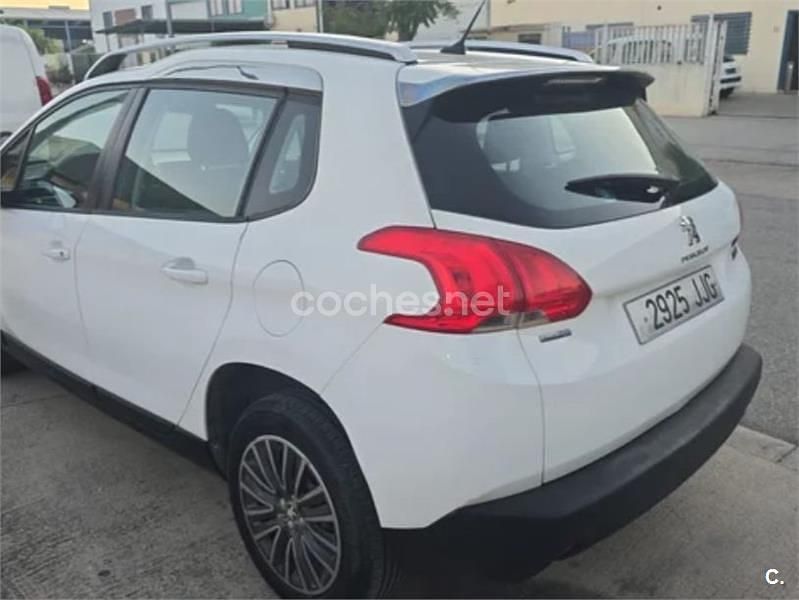 Usado Peugeot 2008 Active 100 CV (73 kW) 2015 Blanco SUV