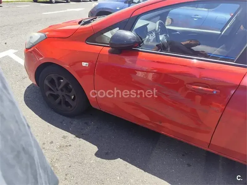 Usado Opel Corsa Selective 90 CV (66 kW) 2015 Rojo Utilitario