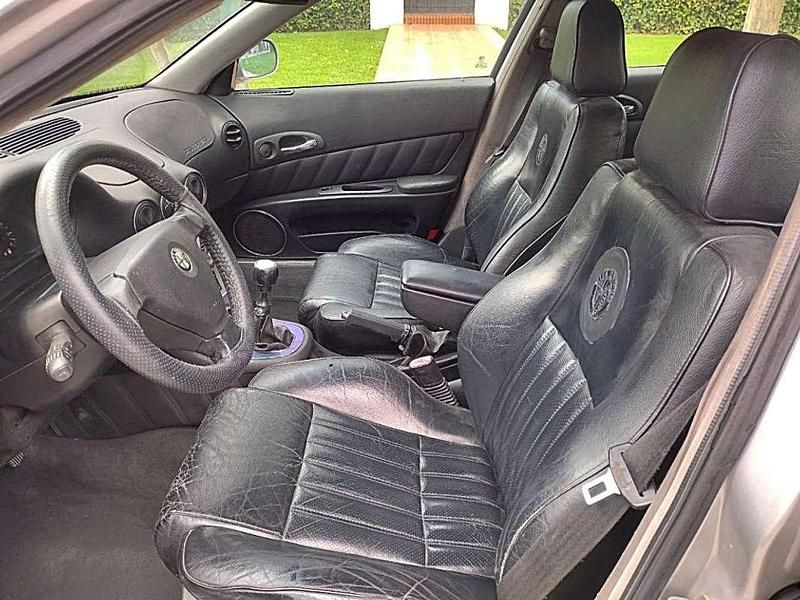 Usado Alfa Romeo 166 Distinctive 150 CV (110 kW) 2004 Plateado Berlina