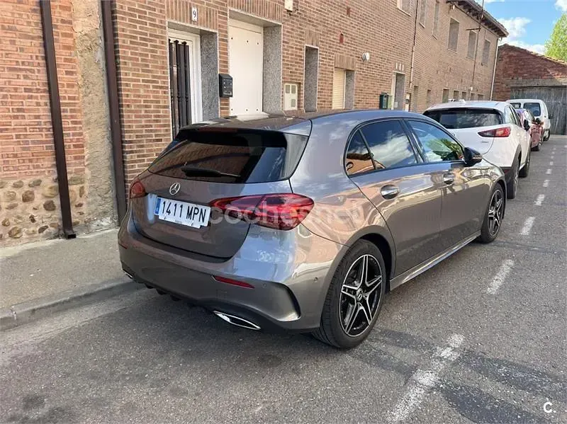 Usado Mercedes A180 116 CV (85 kW) 2024 Gris / plata Berlina