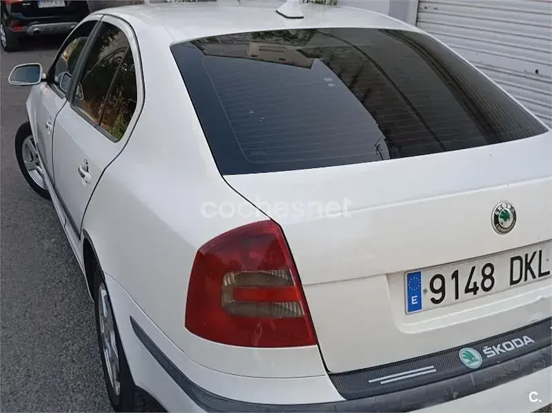 Usado Skoda Octavia 105 CV (77 kW) 2005 Blanco Berlina
