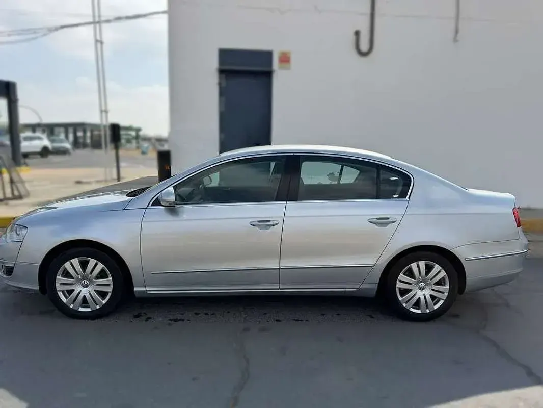 Usado VW Passat Sport 140 CV (102 kW) 2008 Gris Berlina