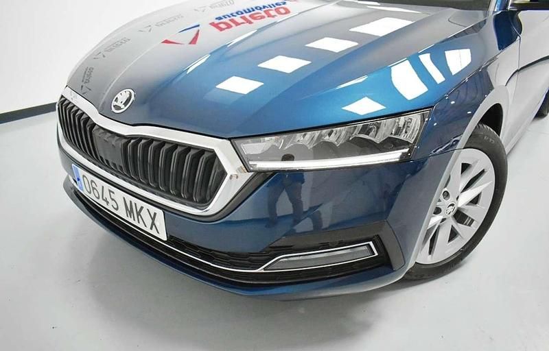 Usado Skoda Octavia Ambition 150 CV (110 kW) 2023 Gris Utilitario