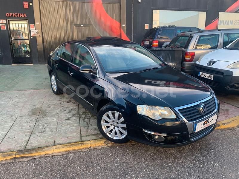 Negro Usado 2005 VW Passat Advance Berlina | 2499 € (Un poco caro) - Imagen 1/4