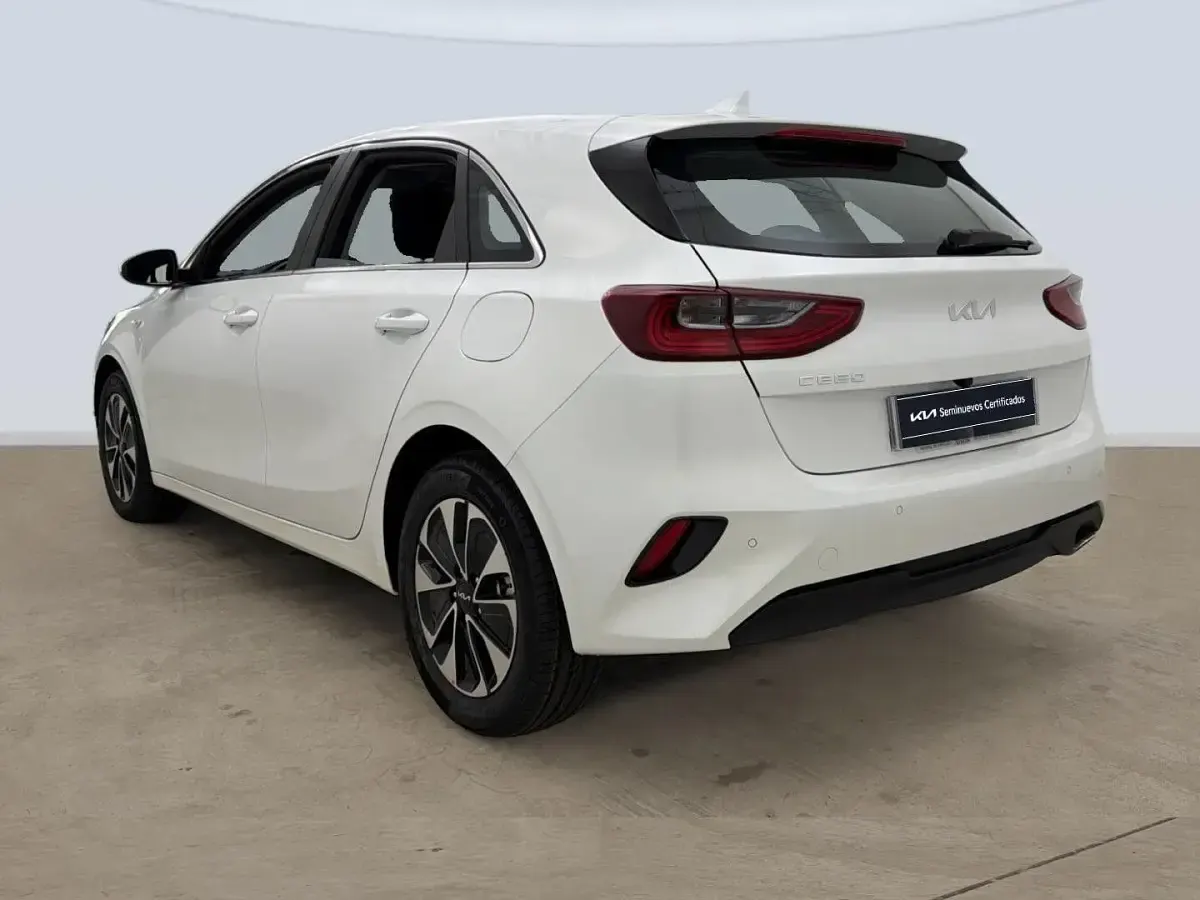 Usado Kia Ceed 101 CV (74 kW) 2024 Blanco Utilitario
