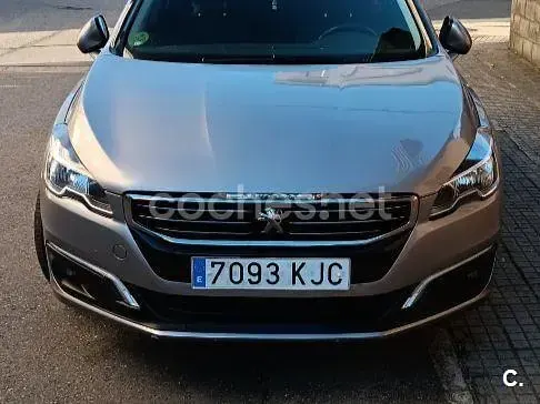 Usado Peugeot 508 SW Allure 120 CV (88 kW) 2018 Gris / plata Familiar