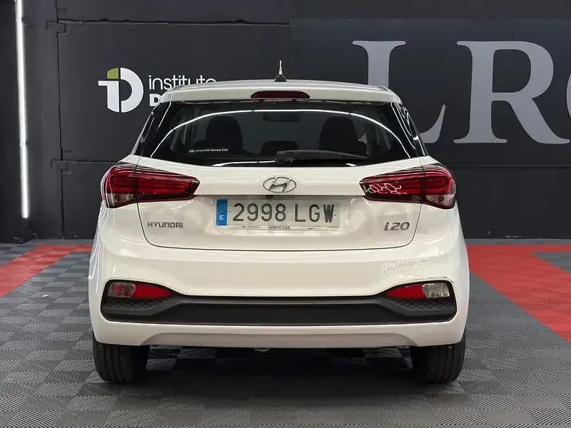 Usado Hyundai i20 100 CV (73 kW) 2020 Blanco Utilitario