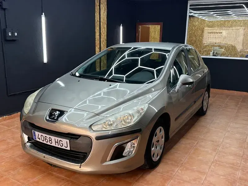 Usado Peugeot 308 Access 120 CV (88 kW) 2012 Beige Berlina