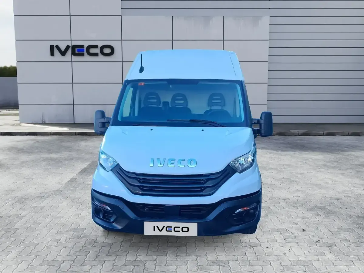 Usado Iveco Daily 156 CV (114 kW) 2023 Blanco Van