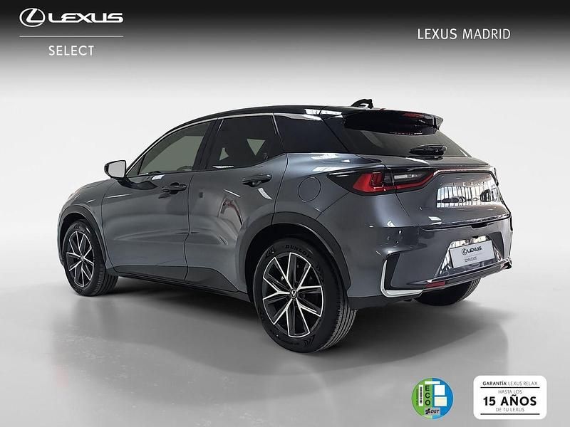 Usado Lexus LBX 136 CV (100 kW) 2025 Gris SUV