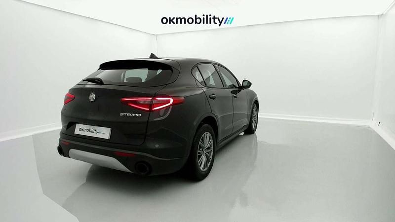 Usado Alfa Romeo Stelvio Super 160 CV (117 kW) 2022 Negro SUV