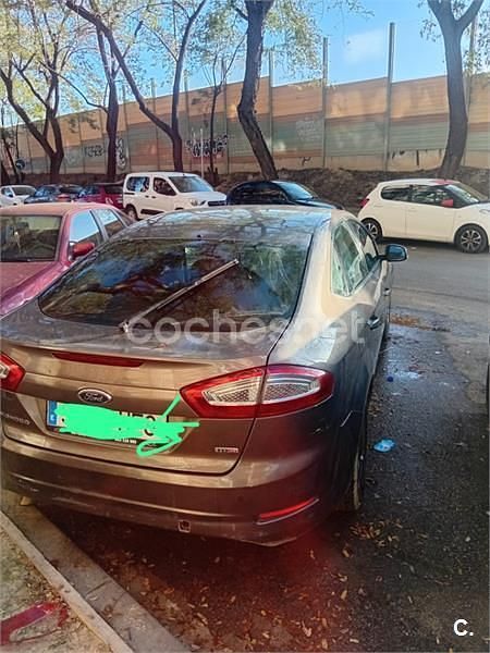 Usado Ford Mondeo Limited 140 CV (102 kW) 2011 Gris / plata Berlina