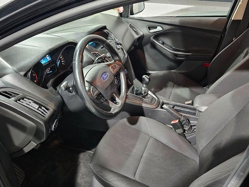 Usado Ford Focus Trend 120 CV (88 kW) 2017 Negro Berlina