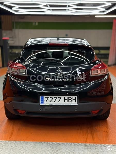 Usado Renault Mégane Dynamique 110 CV (80 kW) 2011 Negro Berlina