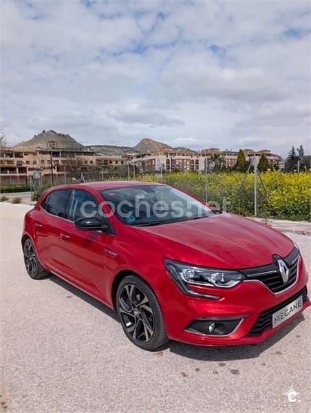 Usado Renault Mégane IV LIMITED 115 CV (84 kW) 2019 Rojo Berlina