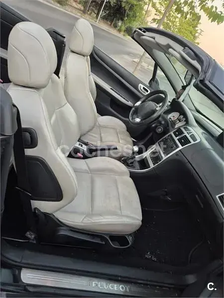 Usado Peugeot 307 CC 138 CV (101 kW) 2005 Negro Descapotable