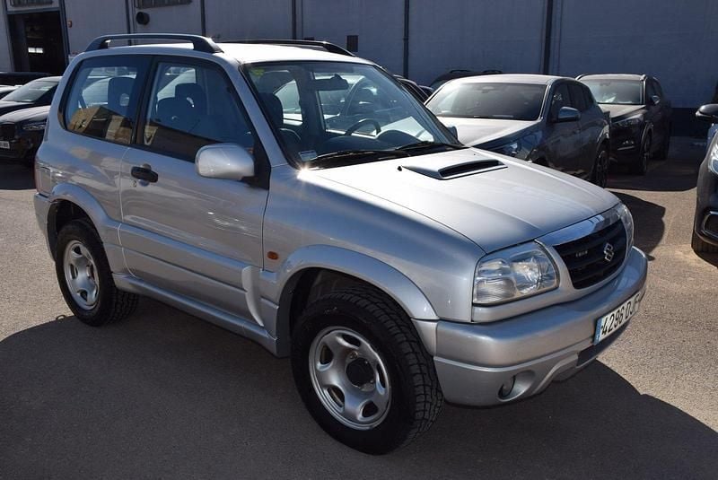 Usado Suzuki Grand Vitara 110 CV (80 kW) 2005 Gris Utilitario