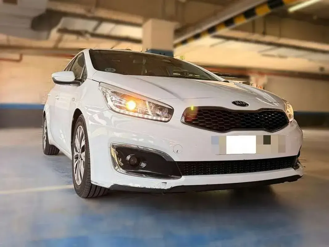 Usado Kia Ceed Plus 101 CV (74 kW) 2018 Blanco Utilitario