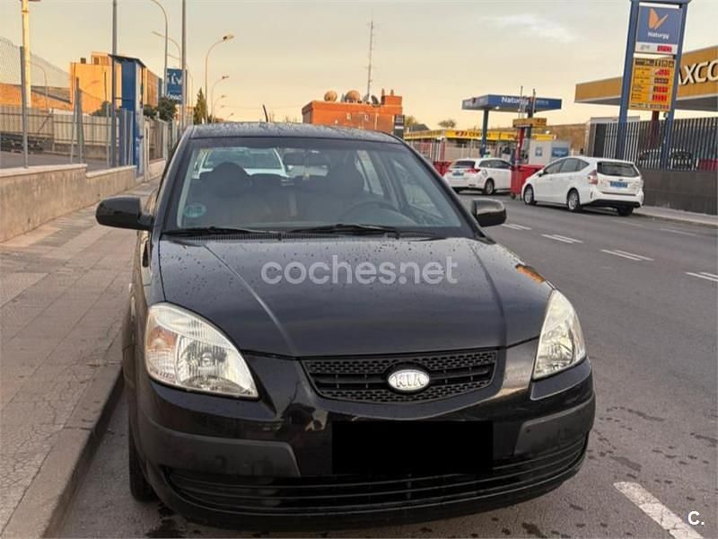 Negro Usado 2006 Kia Rio Berlina | 3600 € (Precio justo) - Imagen 1/4