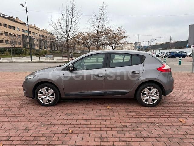 Usado Renault Mégane Authentique 110 CV (80 kW) 2012 Gris / plata Berlina