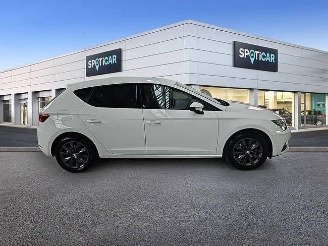 Usado Seat Leon Style 130 CV (95 kW) 2018 Blanco